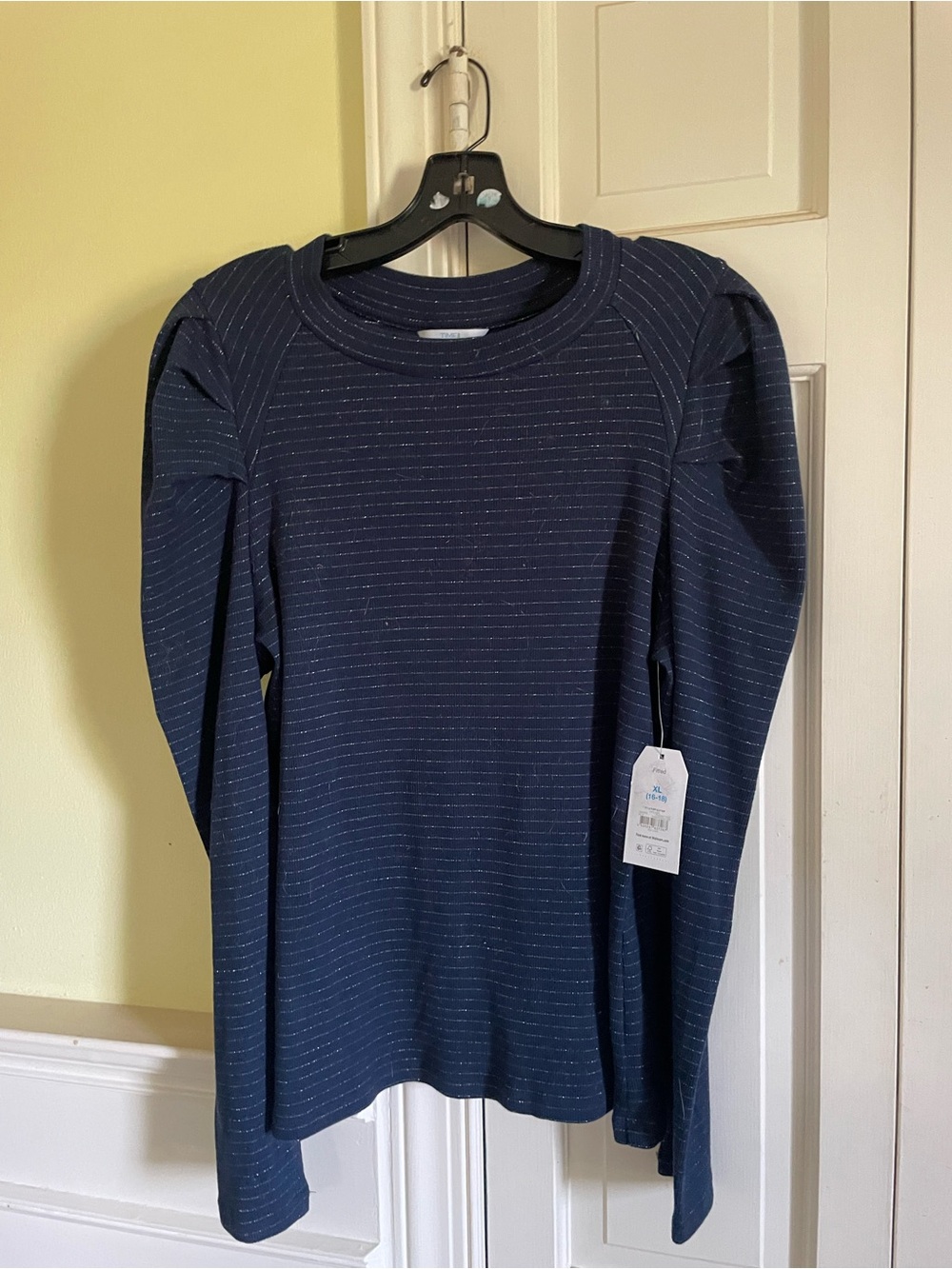 Time and Tru Navy Striped Puff Sleeve Knit Top